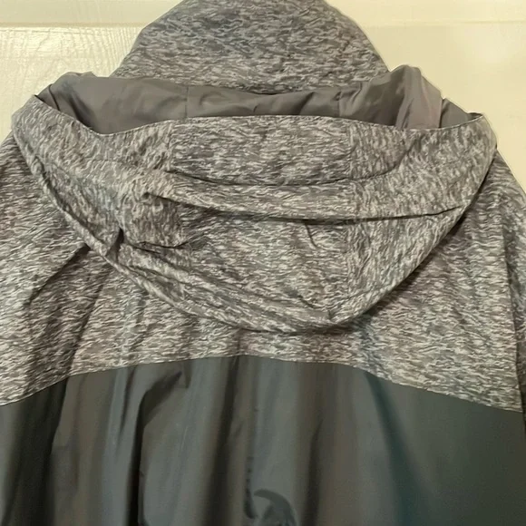 Columbia Black and Gray Raincoat Full-Zip Lightweight